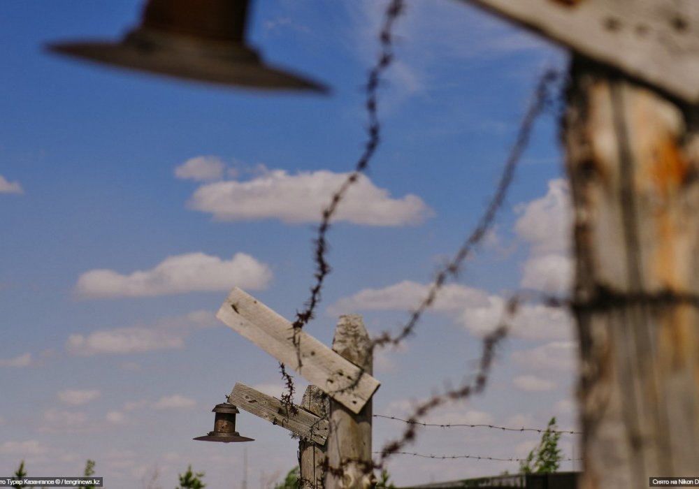 Лагерь изменников родины. Актюбинский лагерь жен изменников Родины. Акмолинский лагерь климат. СССР лагерь жен изменников Родины фото.